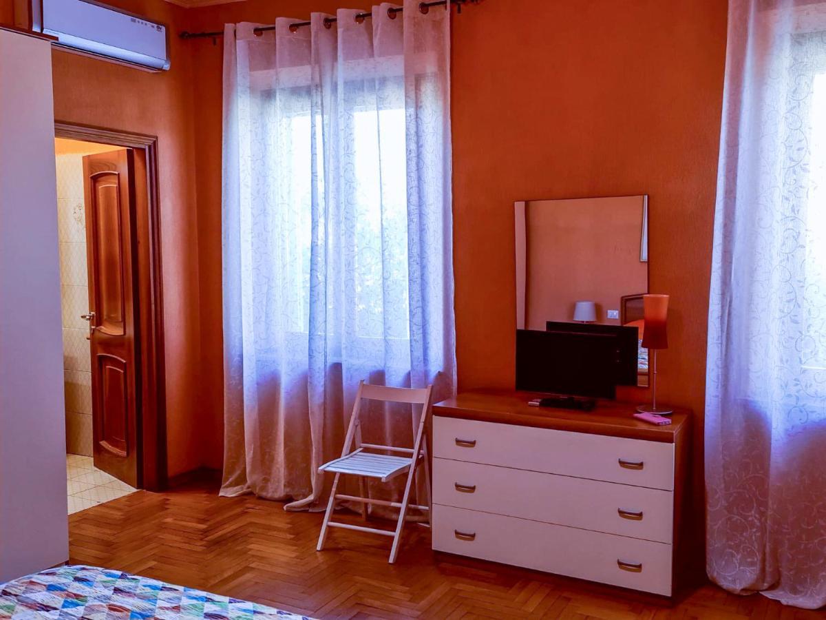 La Finestra Su Spello Apartamento Exterior foto